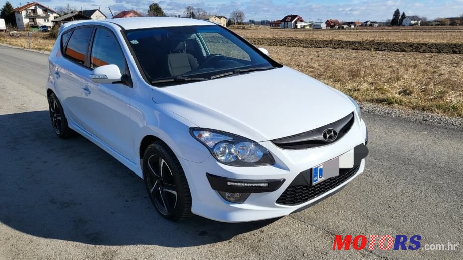 2011' Hyundai i30 photo #3