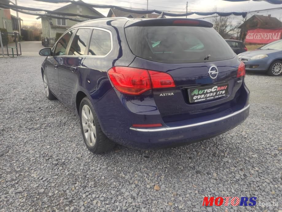 2015' Opel Astra Karavan photo #4