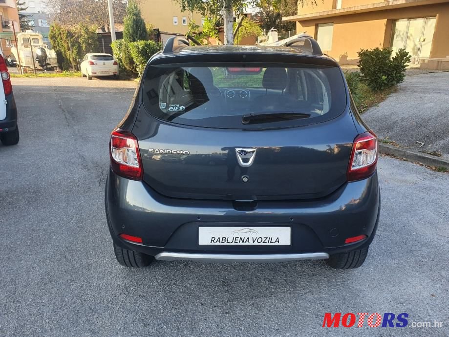 2016' Dacia Sandero photo #5