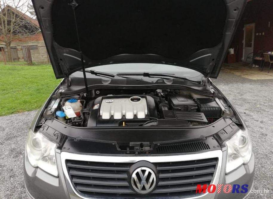 2005' Volkswagen Passat photo #1