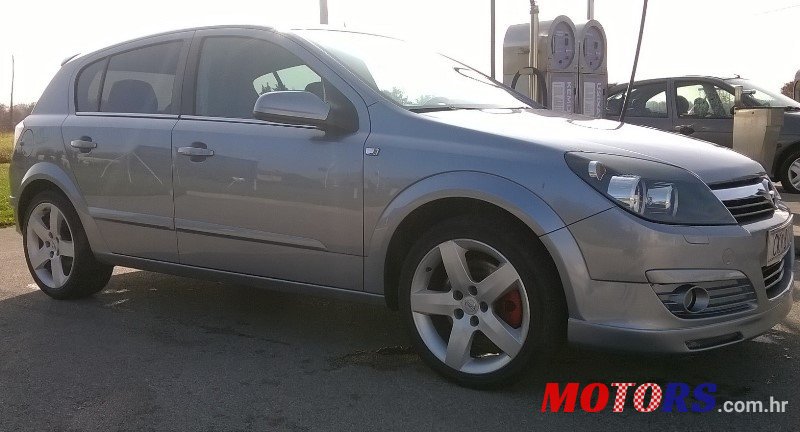 2004' Opel Astra photo #1