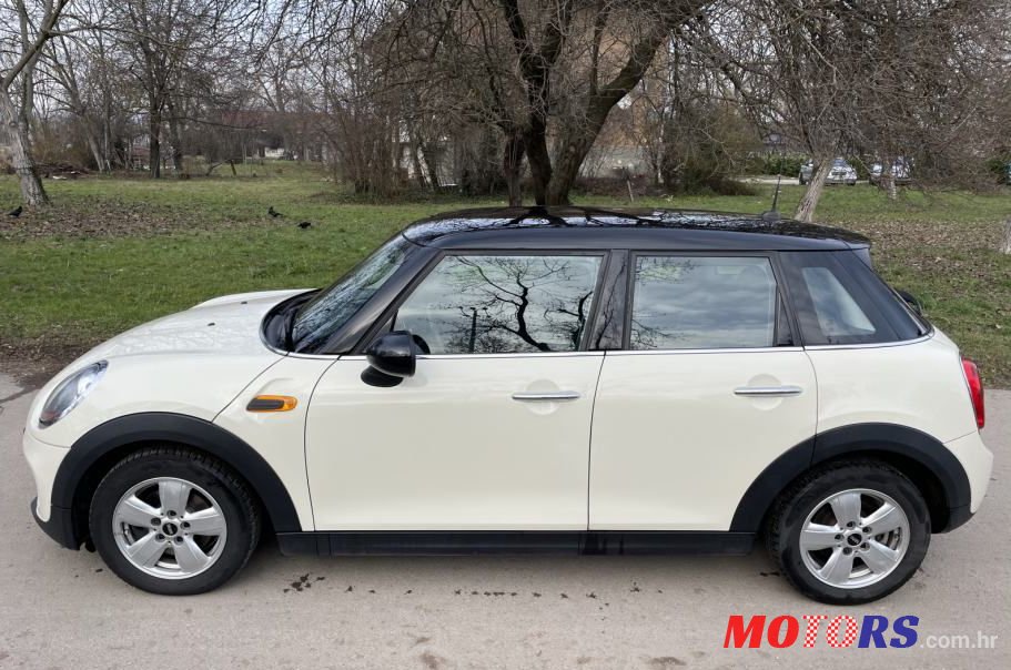 2015' MINI Cooper Cooper D photo #1