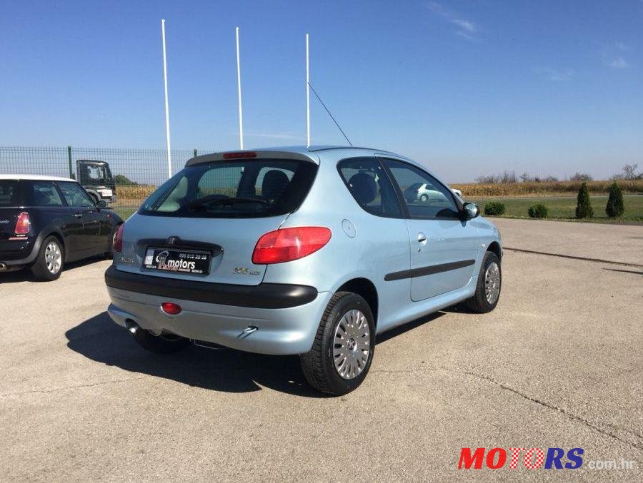 2002' Peugeot 206 206 1,4 Hdi photo #1