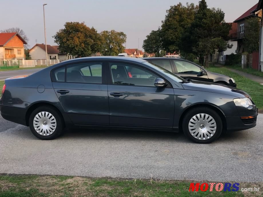 2010' Volkswagen Passat photo #6