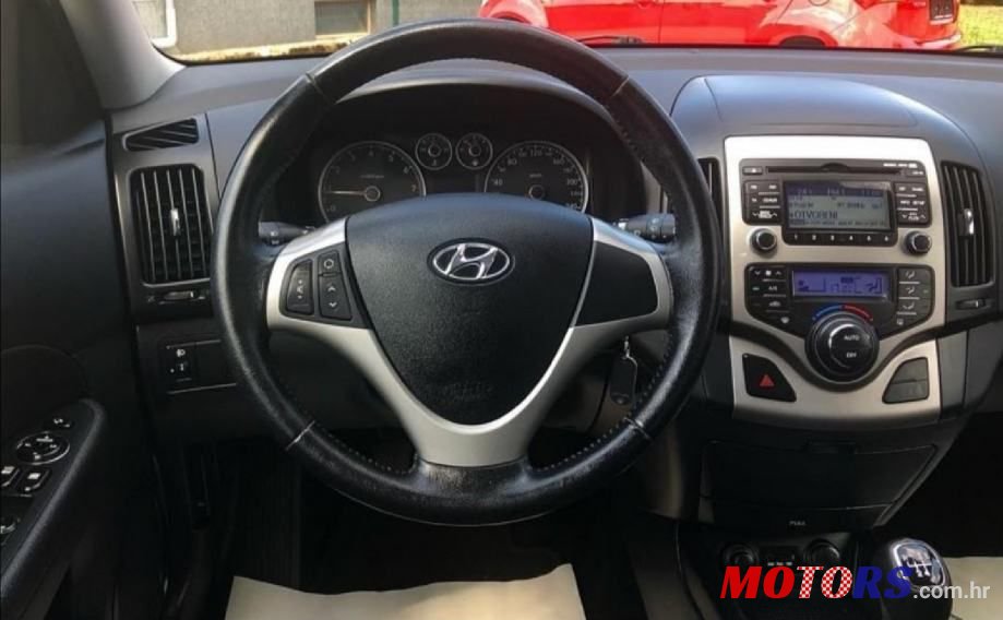 2011' Hyundai i30 1.4 photo #1