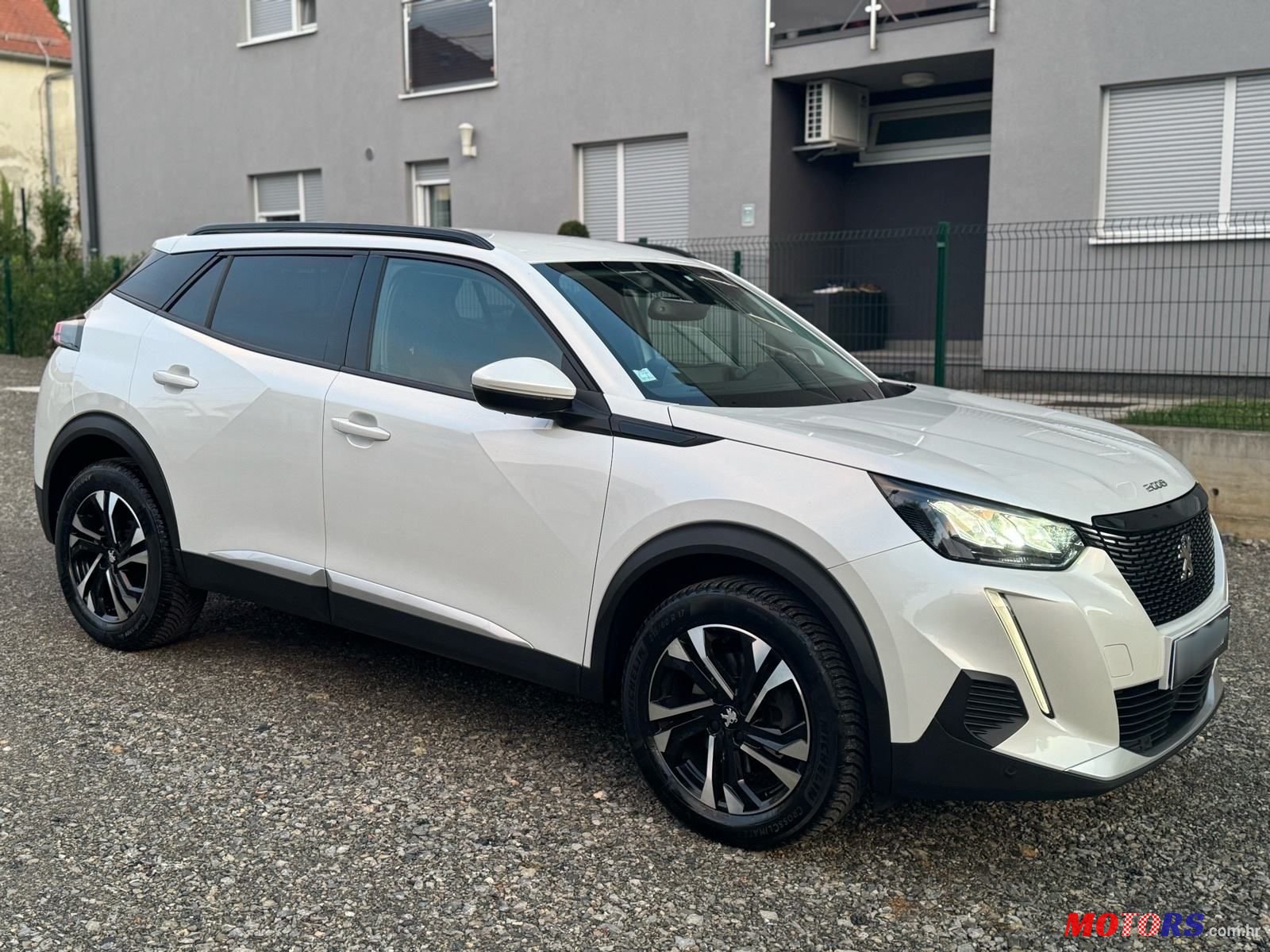 2020' Peugeot 2008 1,5 Bluehdi photo #4