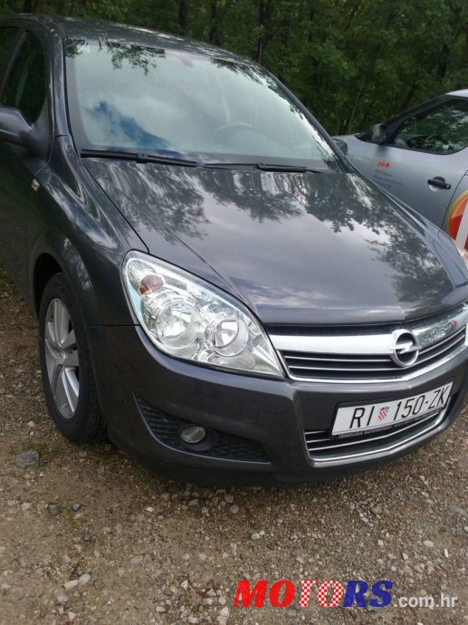 2008' Opel Astra photo #1