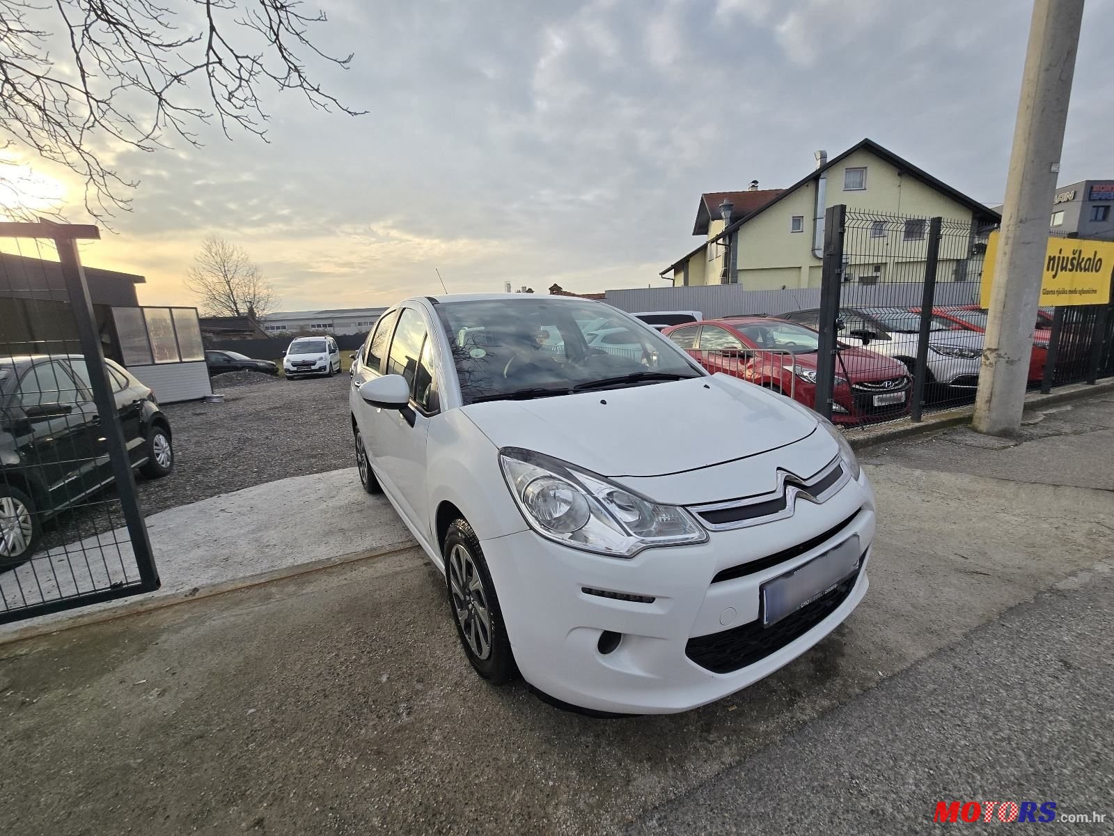 2015' Citroen C3 1.6 Hdi photo #2