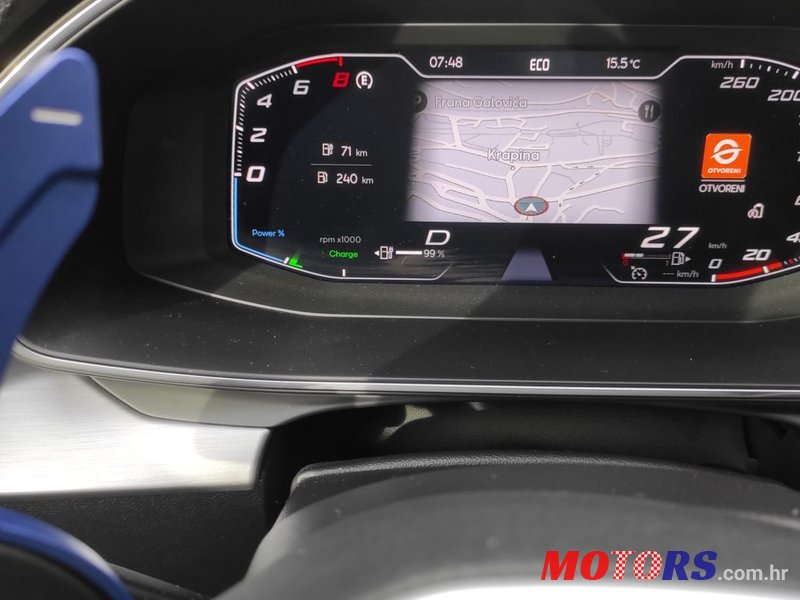 2020' SEAT Leon Hybrid photo #5