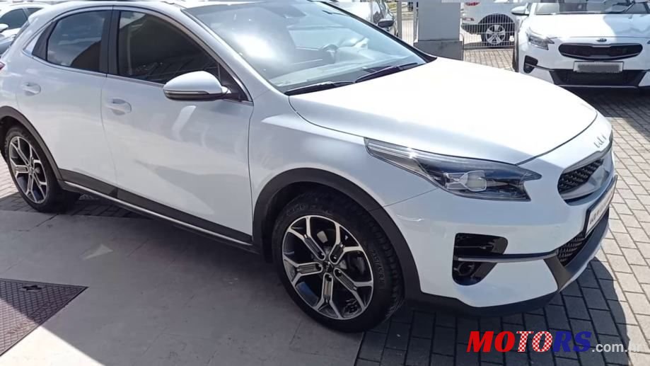 2021' Kia XCeed photo #2