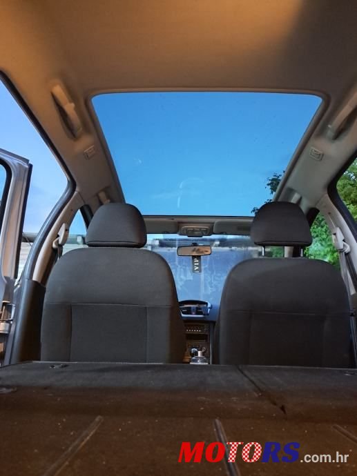 2011' Peugeot 207 Sw photo #1