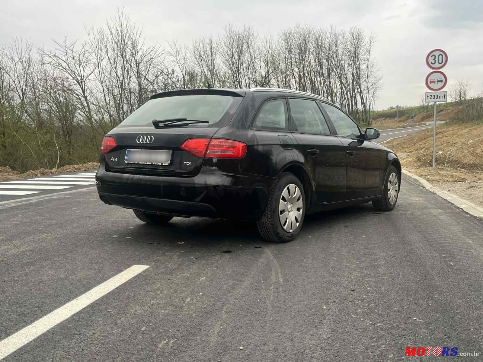 2011' Audi A4 Avant photo #4