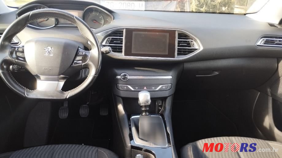 2015' Peugeot 308 1,2 photo #3