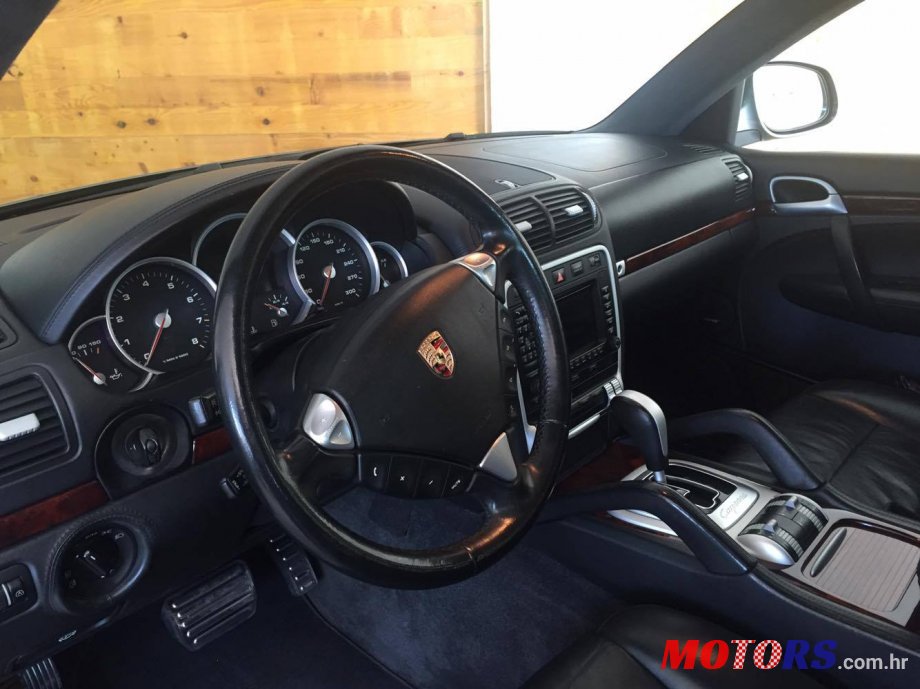 2003' Porsche Cayenne photo #3