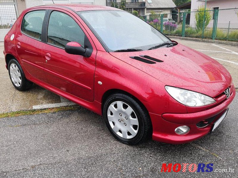 2005' Peugeot 206 206 1,6 16V photo #1