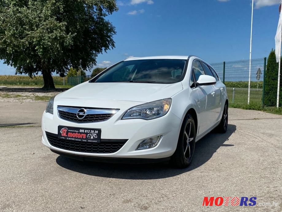 2011' Opel Astra Karavan photo #1