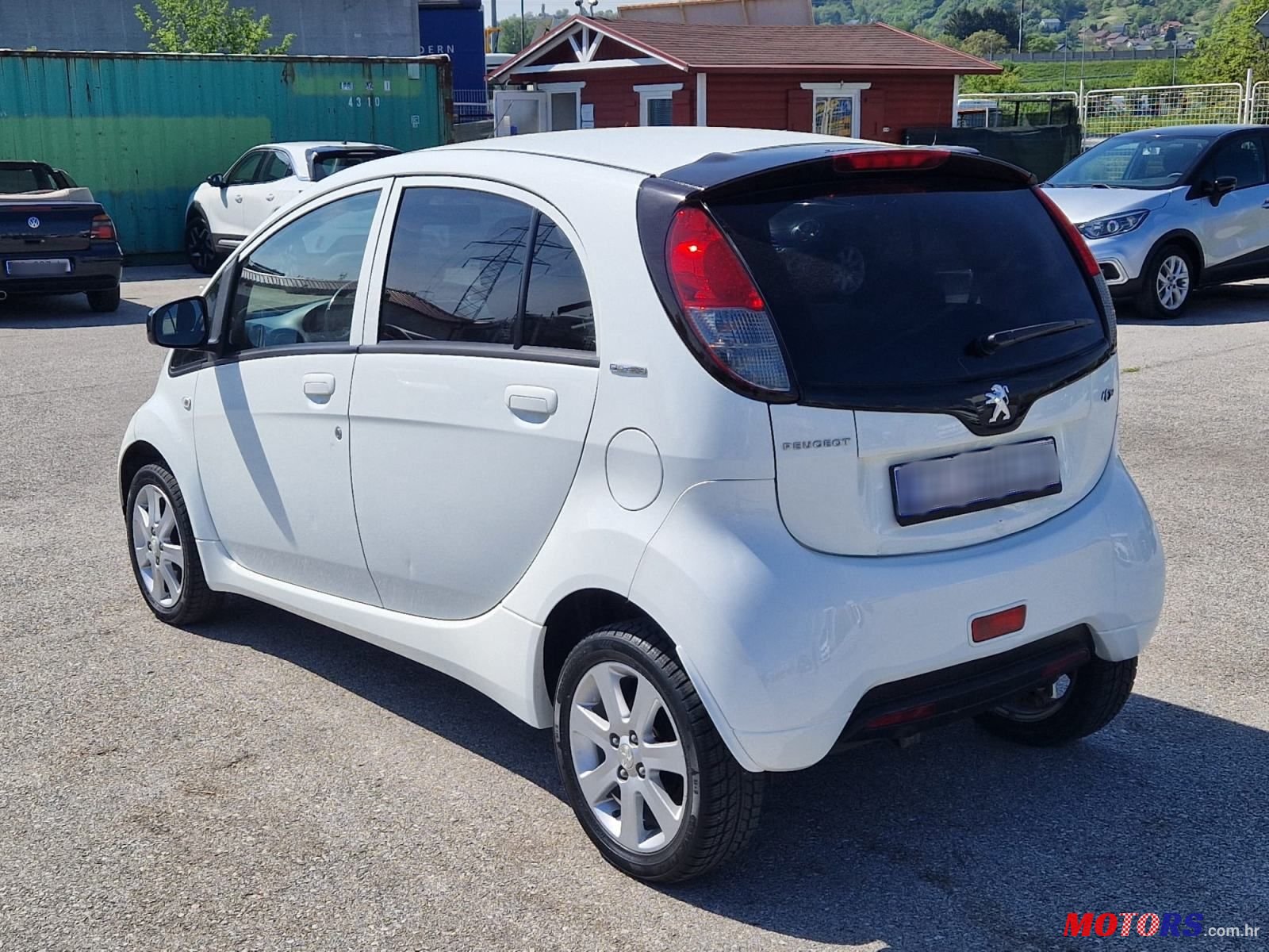 2011' Peugeot iOn Electric photo #5