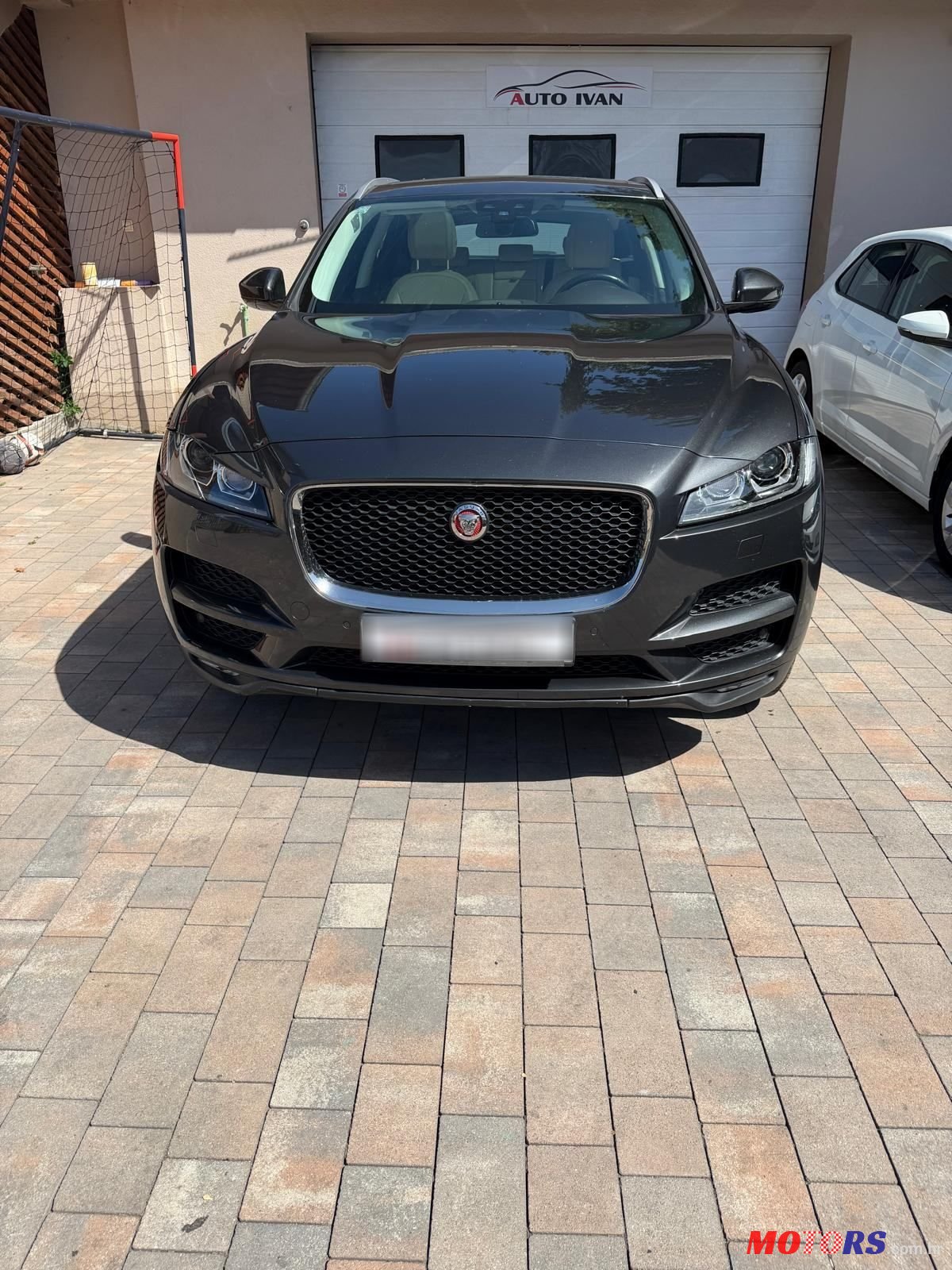 2017' Jaguar F-Pace 2.0 D photo #3