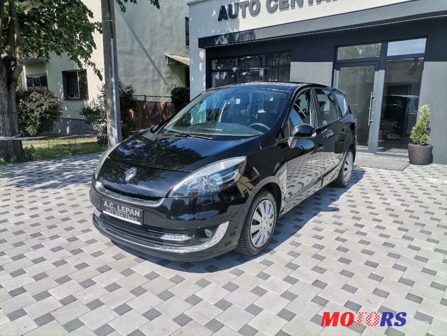 2012' Renault Megane Scenic 1.5 Dci photo #2