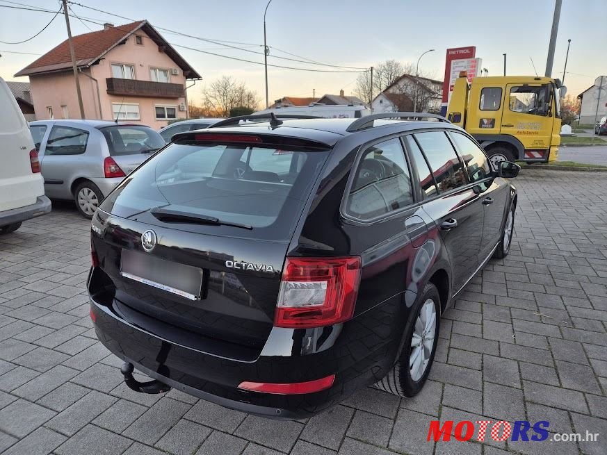 2013' Skoda Octavia Combi photo #4