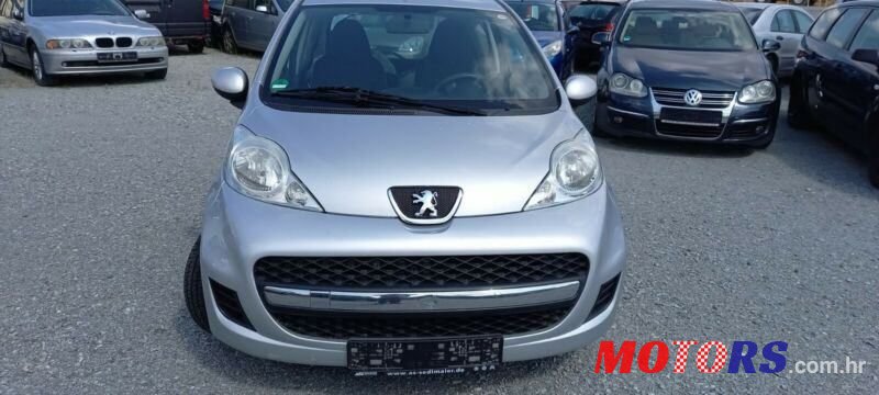 2010' Peugeot 107 1,0 photo #2