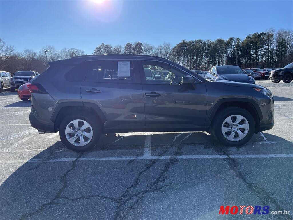 2019' Toyota RAV4 LE FWD photo #5