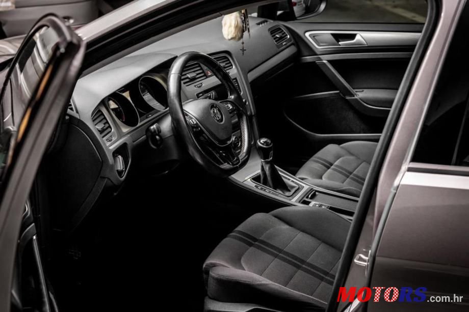 2015' Volkswagen Golf 7 Golf R photo #4