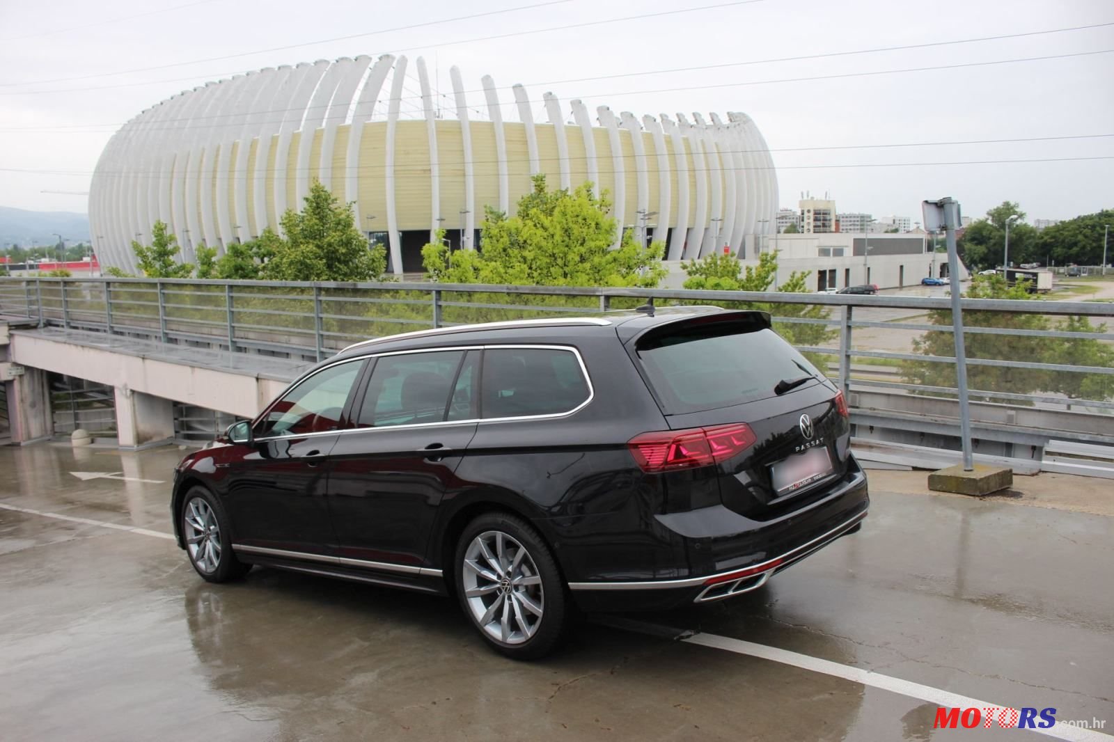 2021' Volkswagen Passat Variant photo #2