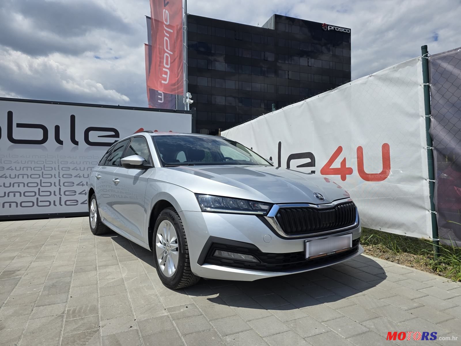 2020' Skoda Octavia Combi photo #2