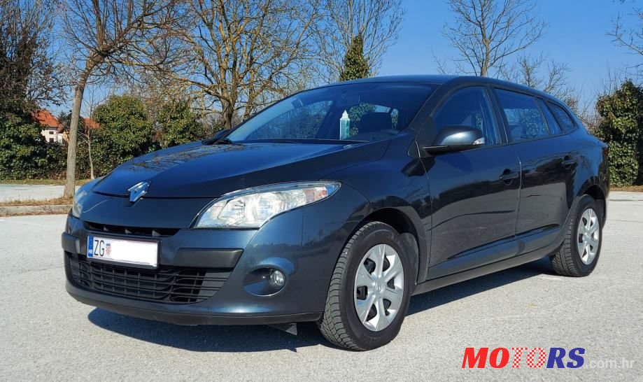 2011' Renault Megane Grandtour photo #2