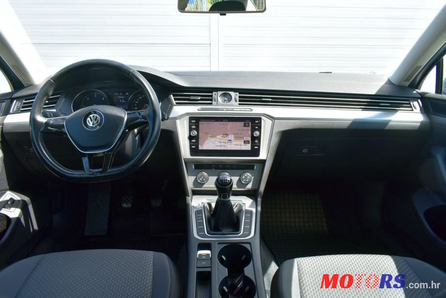 2018' Volkswagen Passat photo #3