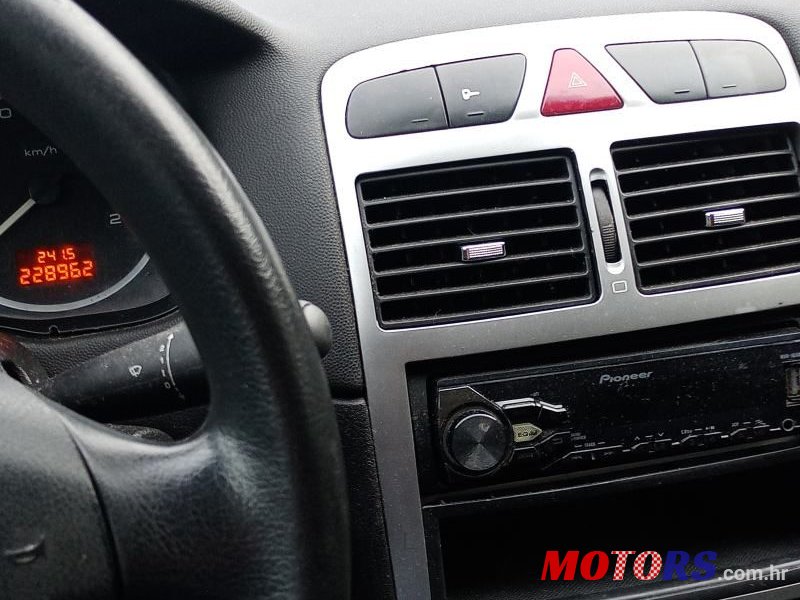 2001' Peugeot 307 1,6 16V photo #6