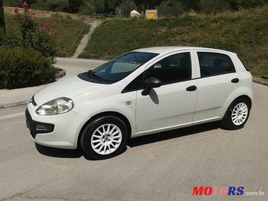 2011' Fiat Punto Evo photo #2