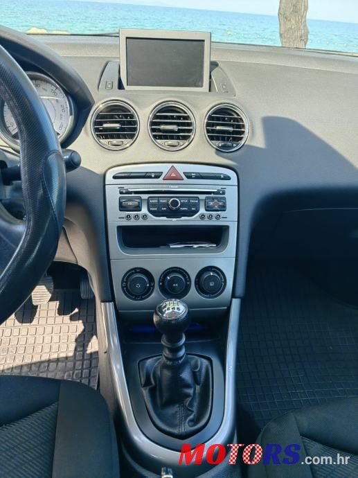 2011' Peugeot 308 Sw photo #5