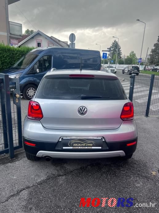 2011' Volkswagen Polo photo #5