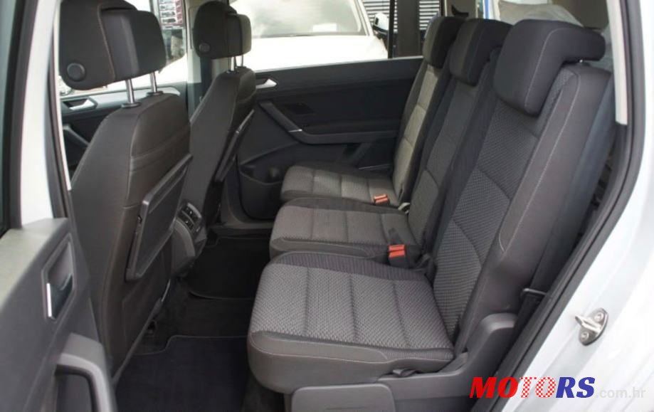 2021' Volkswagen Touran 2.0 Tdi photo #3