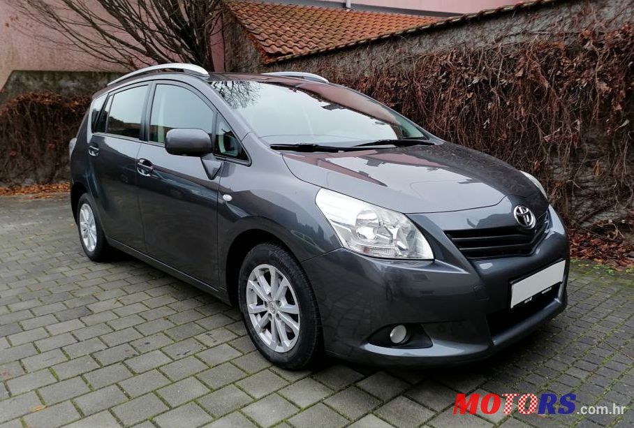 2013' Toyota Verso 2,0 D-4D photo #1