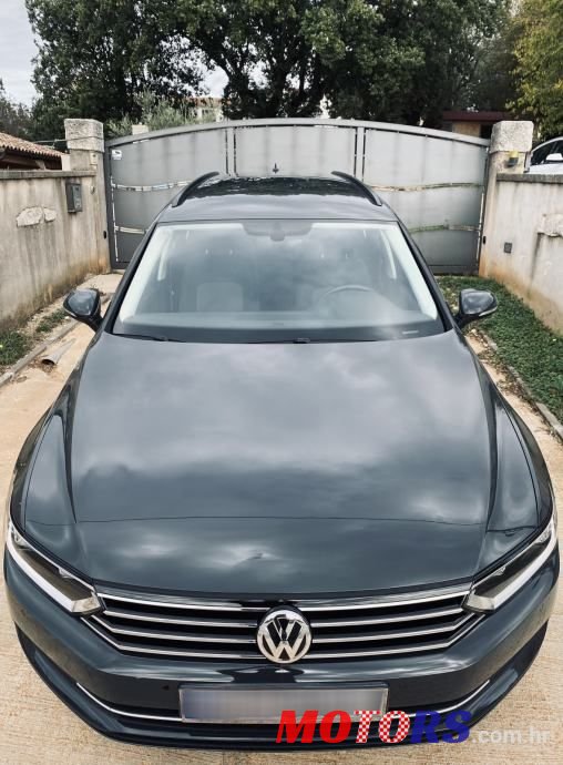 2019' Volkswagen Passat Variant photo #1