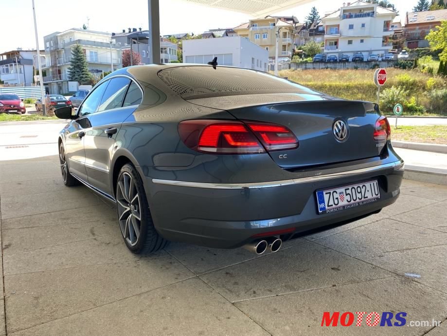 2013' Volkswagen Passat photo #6