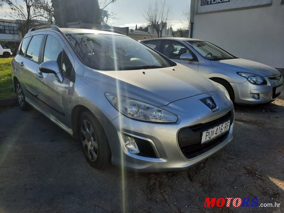 2011' Peugeot 308 Sw photo #2