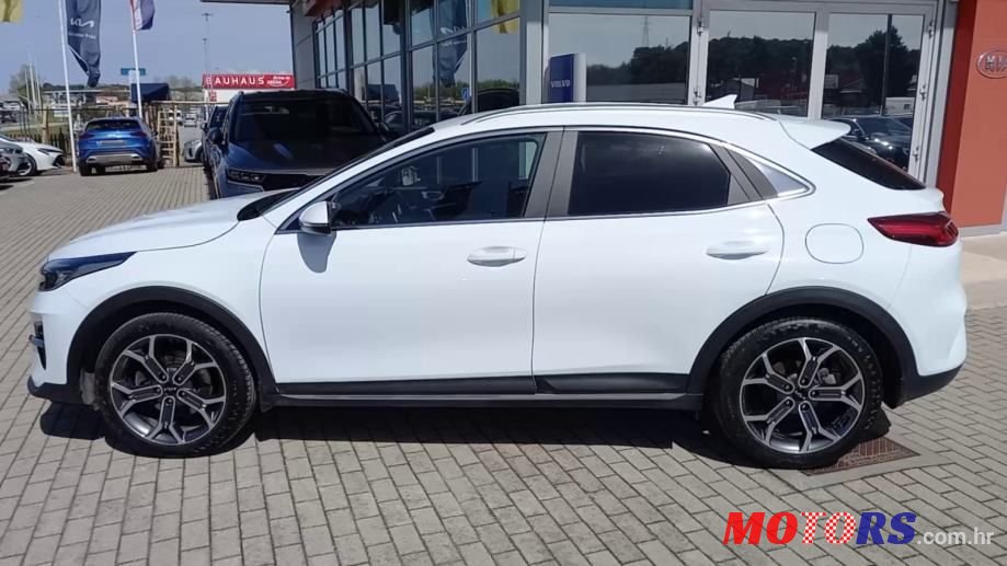 2021' Kia XCeed photo #4