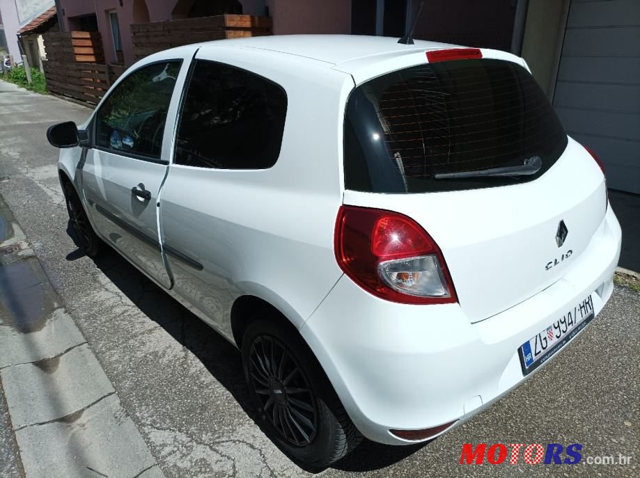 2010' Renault Clio 1,5 Dci photo #3
