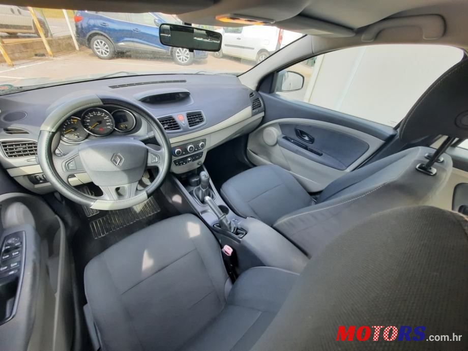 2010' Renault Fluence photo #6