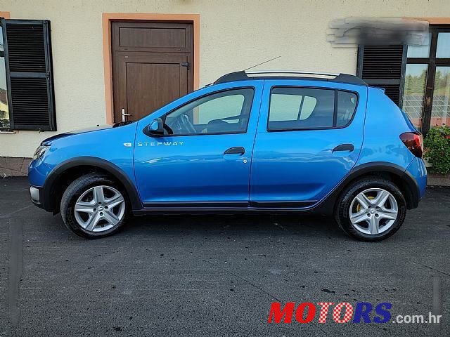 2013' Dacia Sandero photo #5