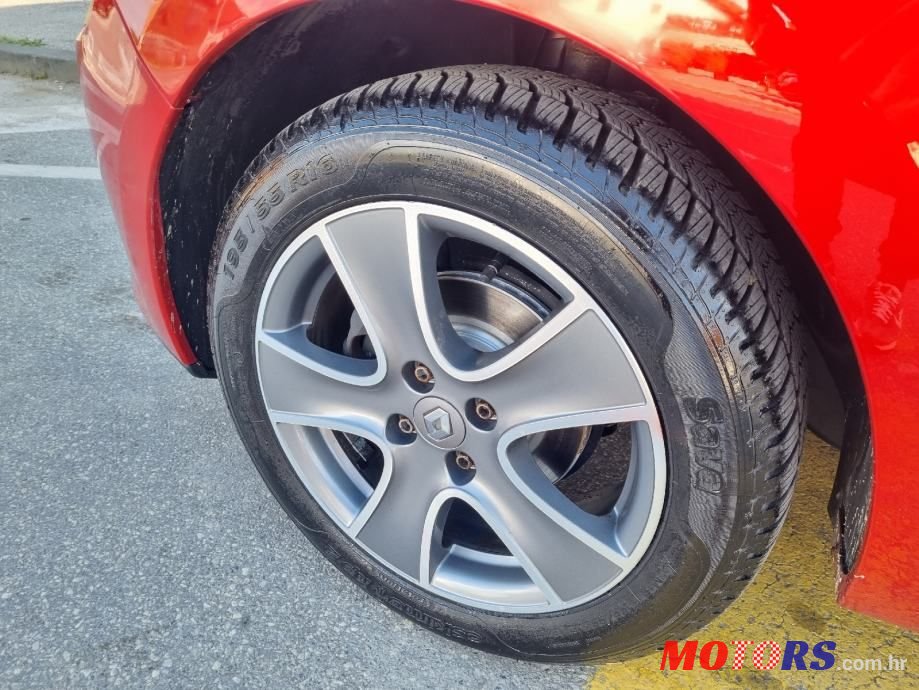 2015' Renault Clio 1.5 Dci photo #2