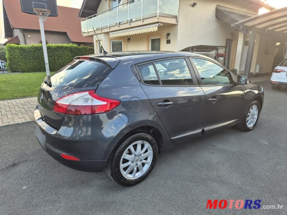 2010' Renault Megane 1.6 16V photo #5