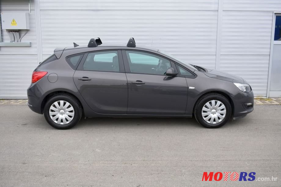 2014' Opel Astra photo #3