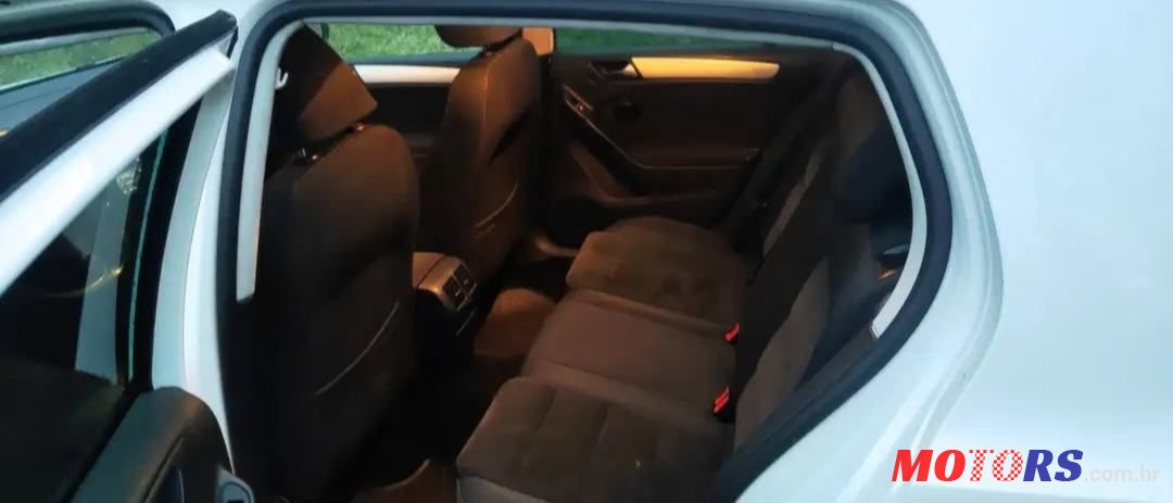 2010' Volkswagen Golf VI 1,6 Tdi photo #2