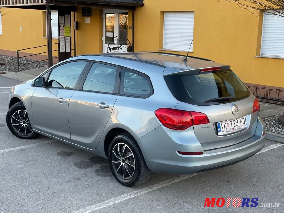 2011' Opel Astra Karavan photo #4