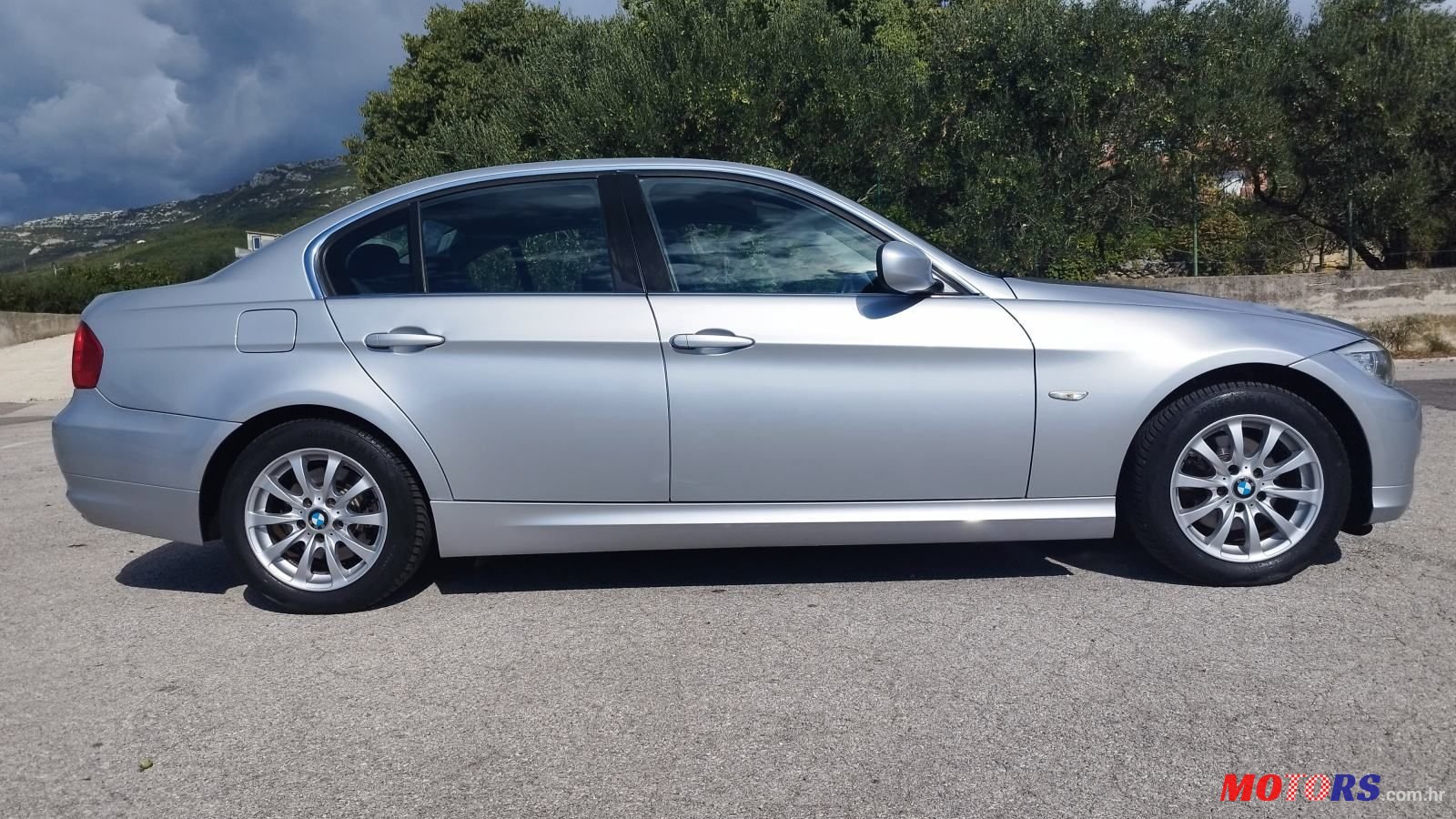 2011' BMW Serija 3 318D photo #4